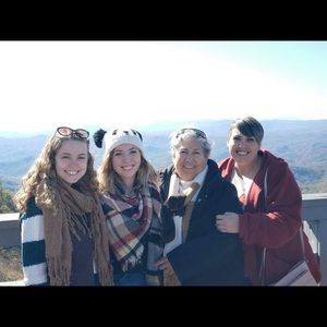 Meet your Posher, Danielle